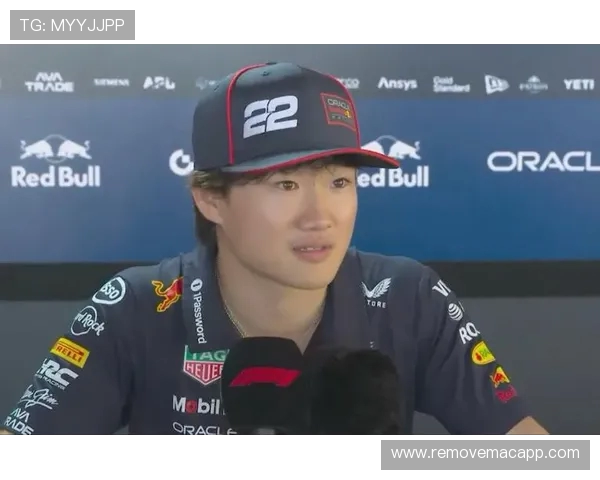 F1车手角田裕毅现身圣西罗与魔笛合影 展现高超脚法引关注