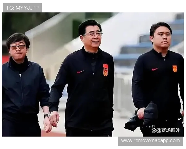 记者质疑国足选帅迟迟无果呼吁足协加快行动勿再懈怠