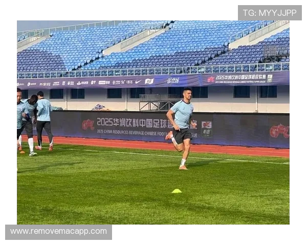 斯卢茨基：路易斯或许无法全场出战，但登场应无碍