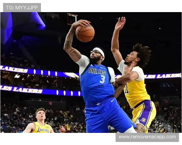 原创半场结束，独行侠62-60湖人稍占上风